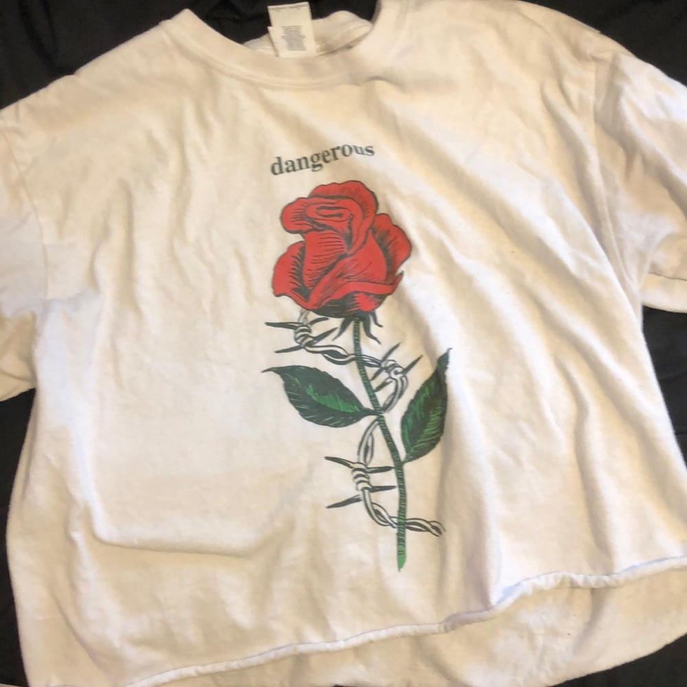 white cropped tee with rose